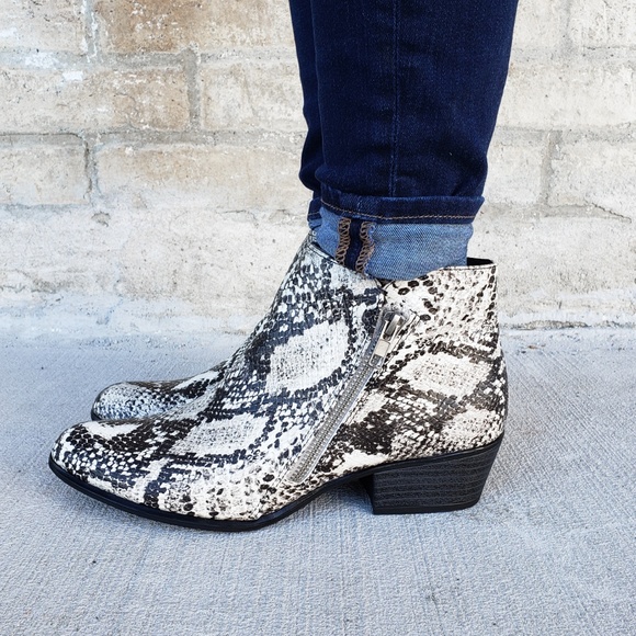 Boots - Picture 4 of 8